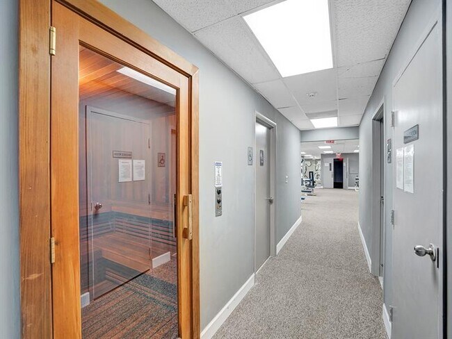 Building Photo - 200 Leslie Dr