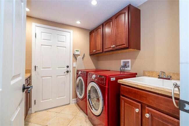 Building Photo - 3119 Falconhill Dr
