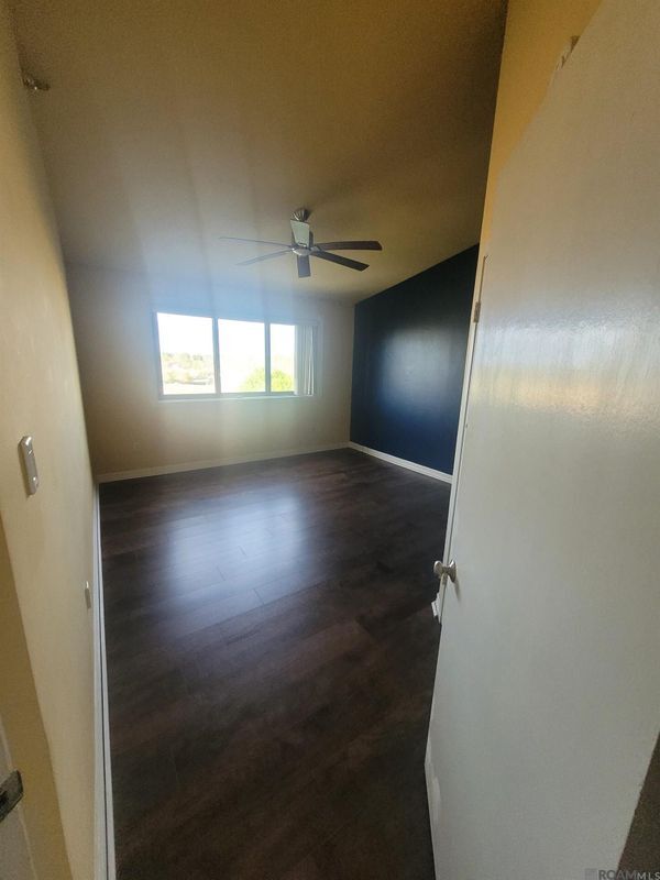 Building Photo - 11550 Southfork Ave