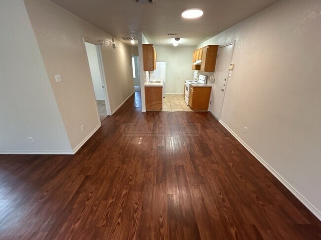 Building Photo - 912 McDaniel Cir
