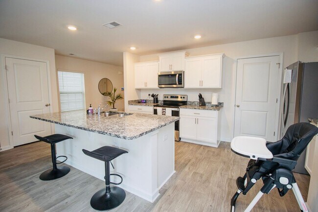 Building Photo - Gorgeous 4 Bedroom, 2 Bath Home in Bowden ...