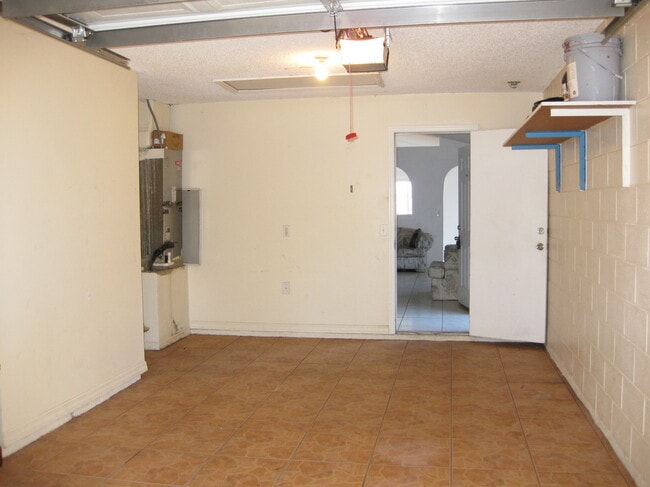 Building Photo - 8629 Claiborne Ct