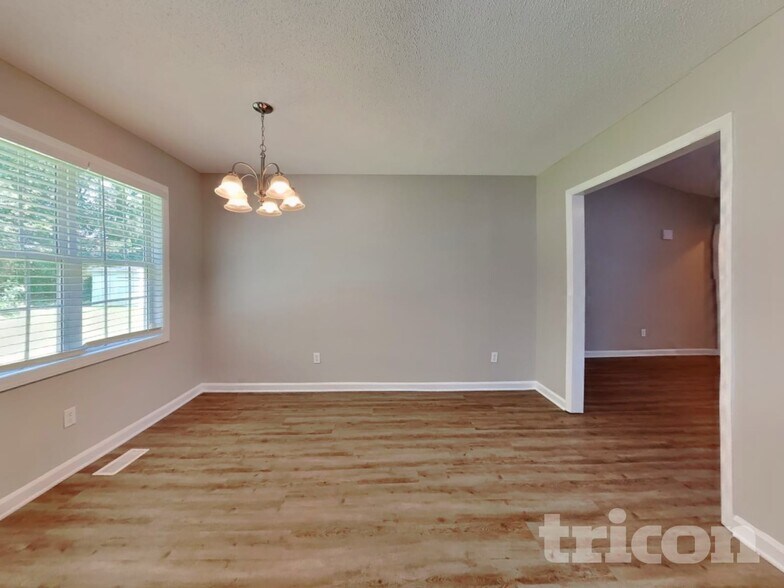 Building Photo - 2112 McKinnon Dr