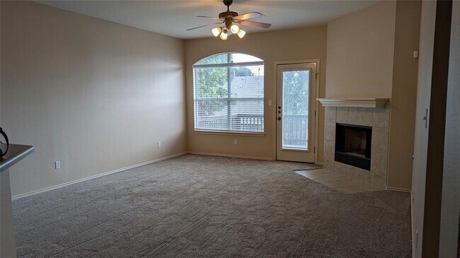 Building Photo - 833 Rusk Rd