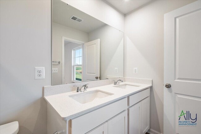 Building Photo - 54 Sophie Kathryn Dr