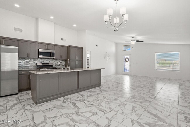 Building Photo - 2833 Maria Casas St