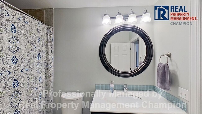 Building Photo - 3 BD/2.5 BA Home in MacCumber Terrace Neighborhood Minutes from Wrightsville Beach