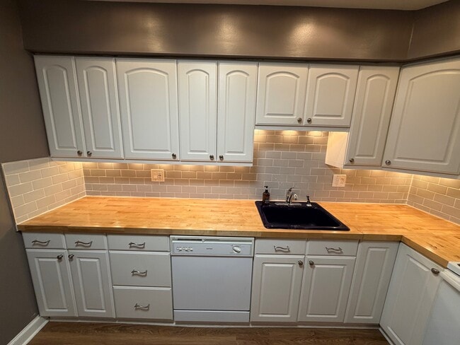 Building Photo - 4000 Gypsy Ln