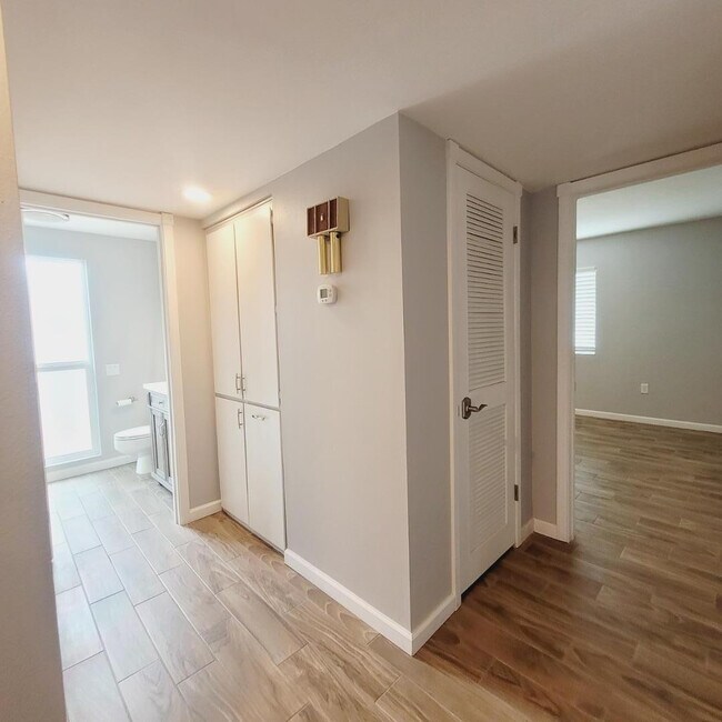 Building Photo - 14014 N Cameo Dr