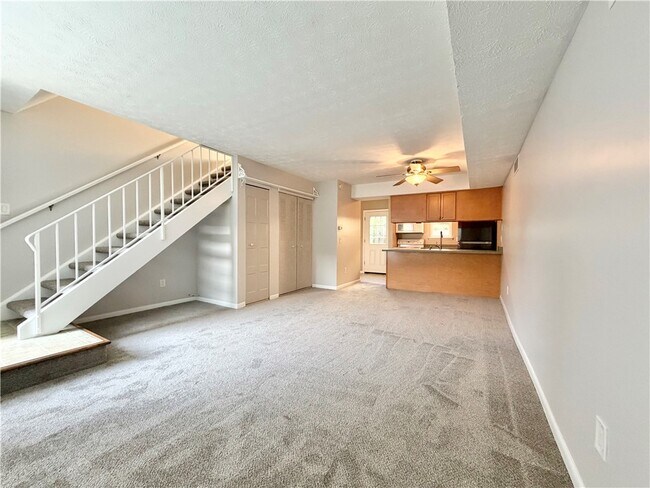 Building Photo - 422 Eastbrooke Ln