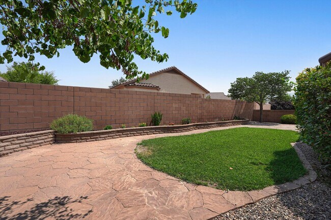 Building Photo - 224 Valle Alto Dr NE