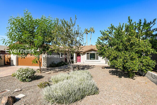 Building Photo - 8726 E Bonnie Rose Ave