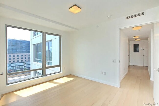 Building Photo - 138-35 39th Ave