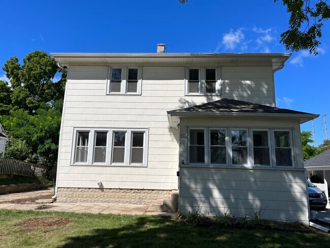 Primary Photo - 841 S 97th St