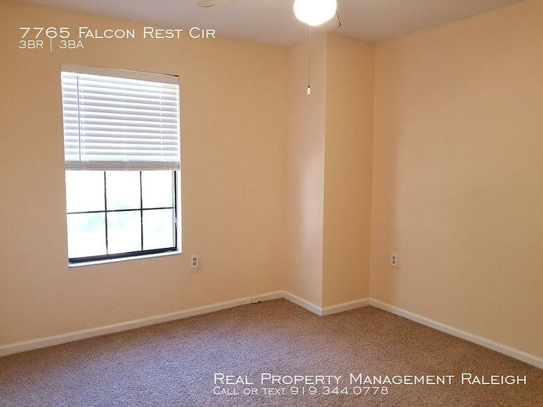 Building Photo - Room in Townhome on Falcon Rest Cir