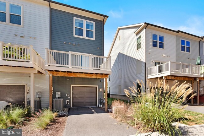 Building Photo - 128 Stowe Dr