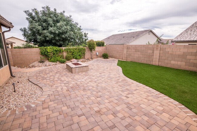 Building Photo - Executive home in The Estates at Holiday! ...