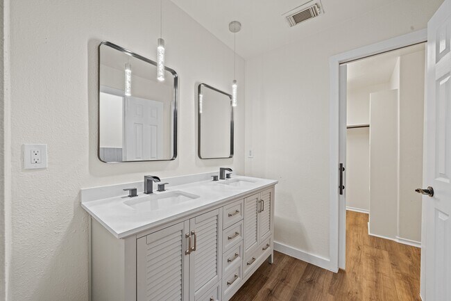 Building Photo - 16118 Market Garden Ln