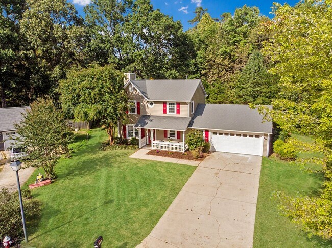 Building Photo - Charming 3 Bedroom Home with Modern Features and Spacious Outdoors!