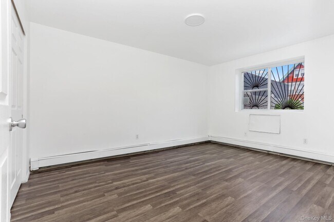 Building Photo - 639 E 226th St