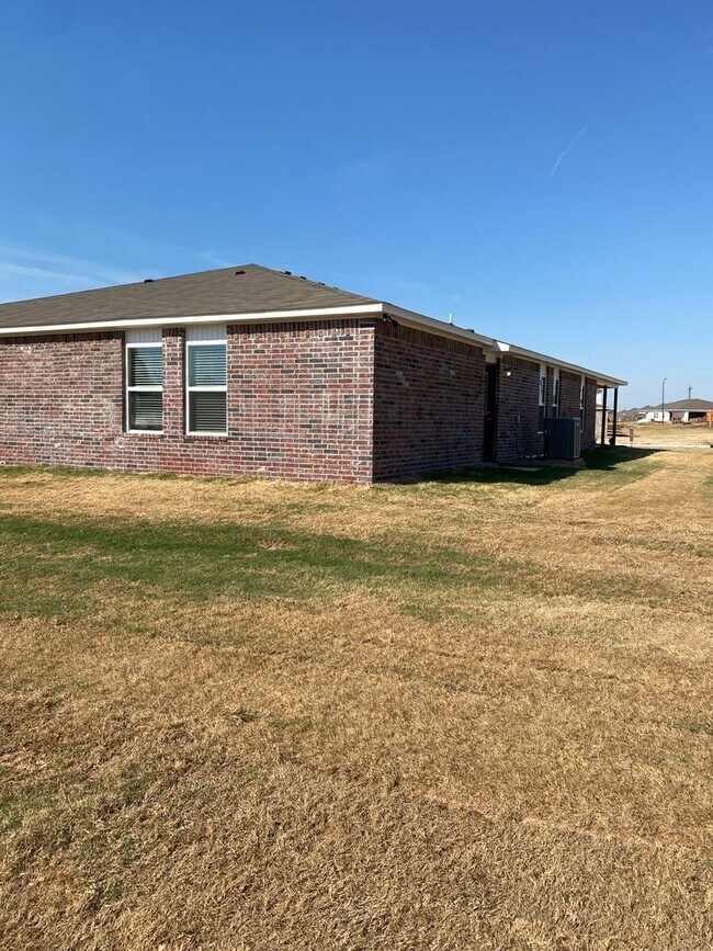 Building Photo - Now Preleasing in Lawlis Ranch – Modern 3 Bed, 2 Bath Duplex