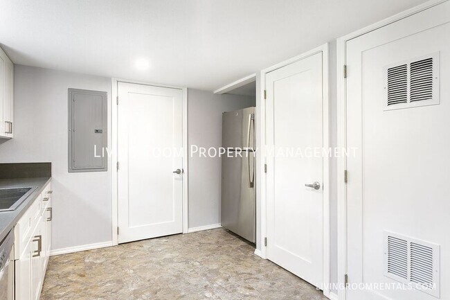 Building Photo - 4124 SE 11th Ave