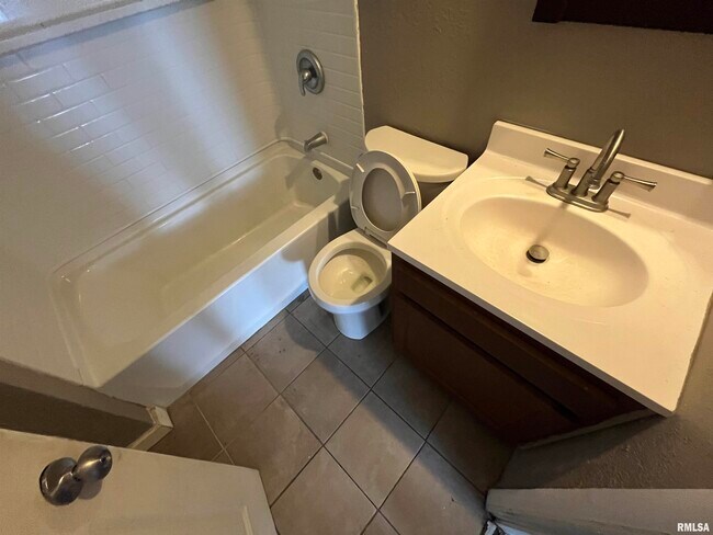 Building Photo - 506 Caroline St