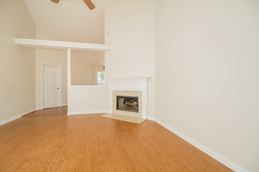 Building Photo - 1015 Mallory Ln