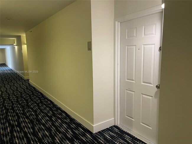 Building Photo - 540 Brickell Key Dr