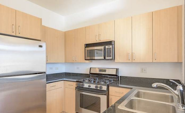 Kitchen before the handles were changed to black - 1521 N Sedgwick St