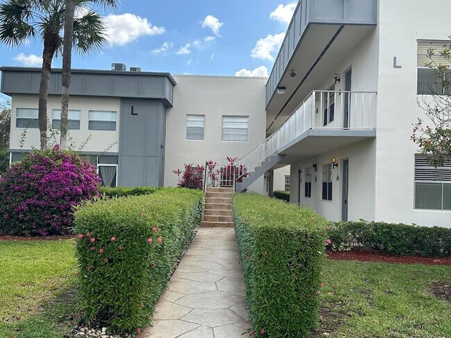 Building Photo - 548 Normandy Ln