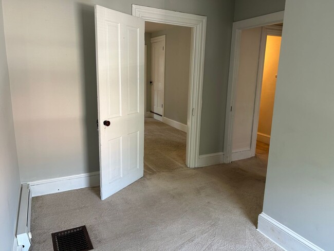 Building Photo - Welcoming 3 Bedroom in Lancaster City