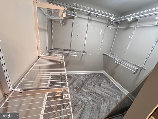 Building Photo - 5925 Vernons Oak Ct