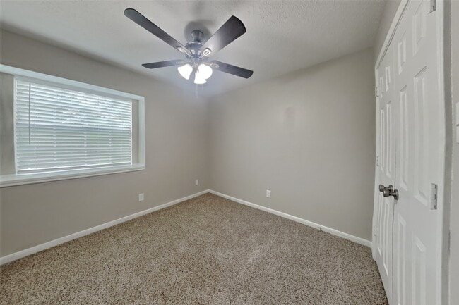 Building Photo - 1514 Chestnut Ln