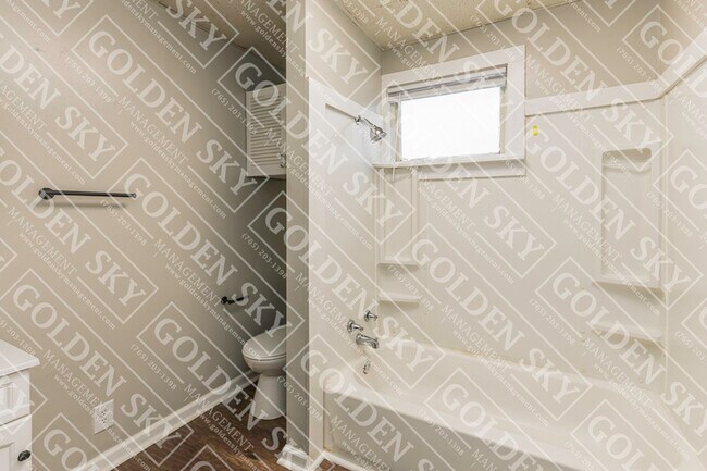 Building Photo - 805 W Main St