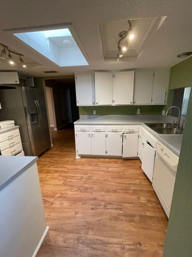 Building Photo - Cozy and Comfy 3 Bed! Mesa/Zia School Dist...