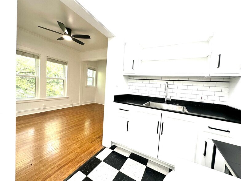 Building Photo - 1108 S Detroit Ave Michael