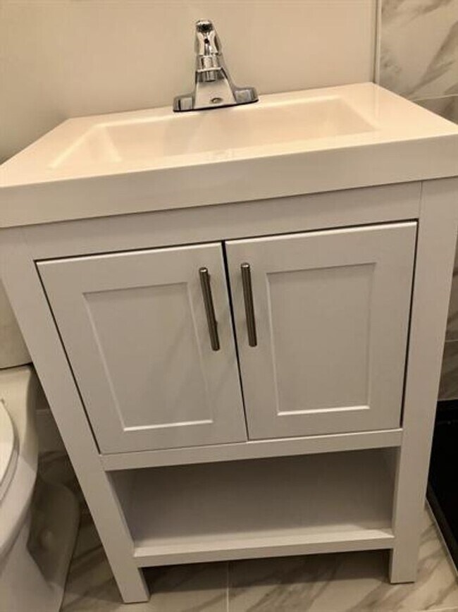 Building Photo - 4240 Gilbert Ave