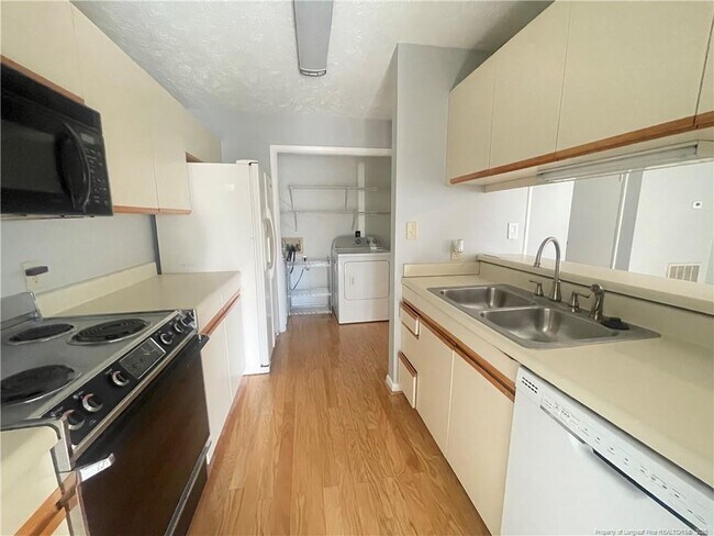 Building Photo - 663 Bartons Landing Pl