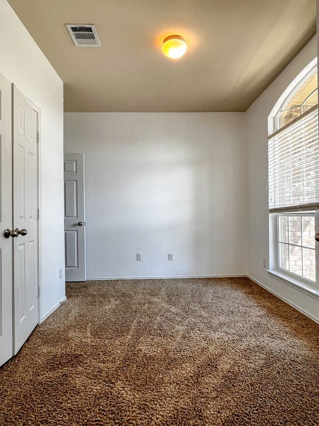 Building Photo - Available NOW!!!! This charming 1 story, 4...