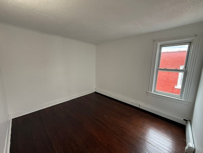 Building Photo - 122-124 Shultas Pl