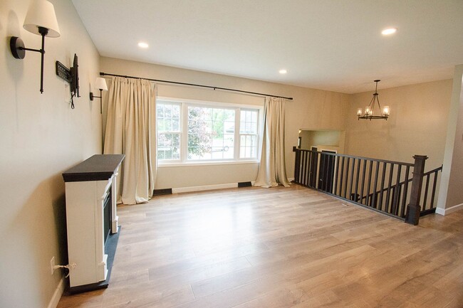 Building Photo - 2107 Ponderosa Dr SW