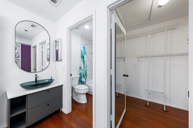 Building Photo - 800 Hudson Ave