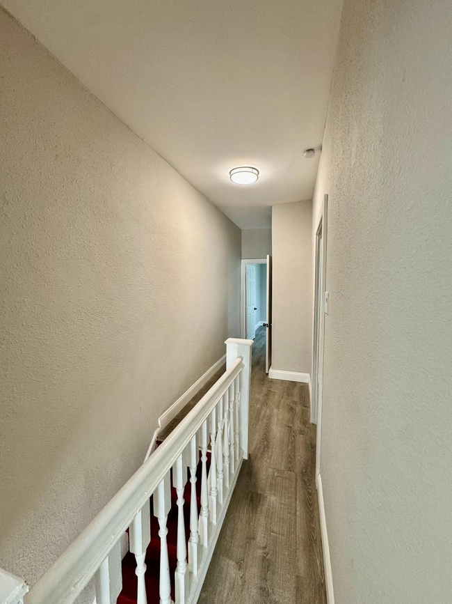 Building Photo - 5517 Jane St