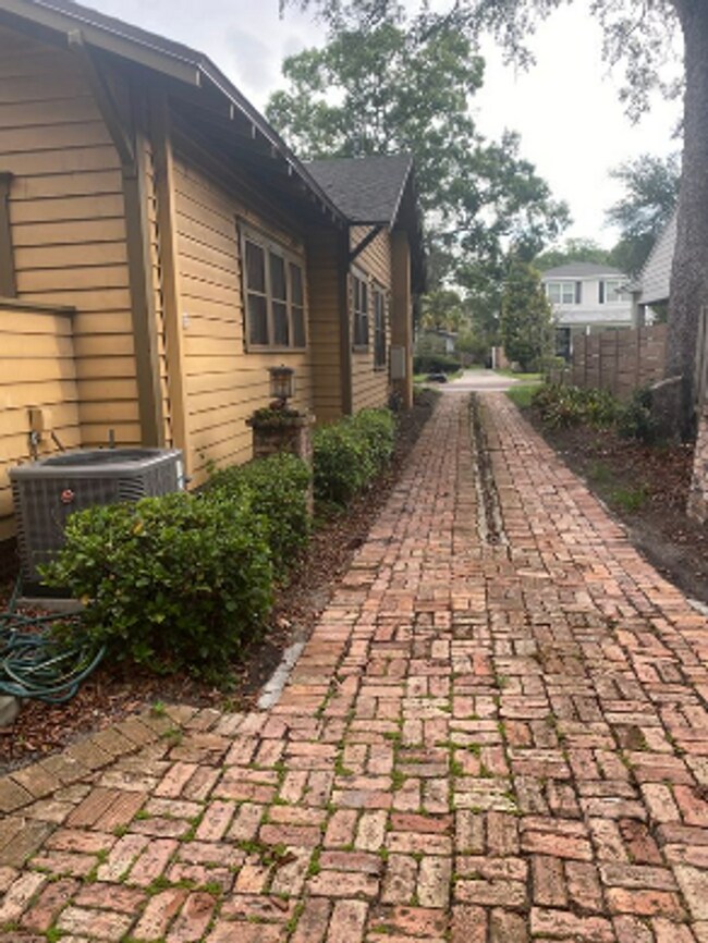 Building Photo - 3 Bedroom 2 Bath in Historic Orlando for RENT!