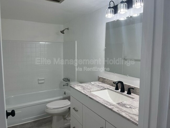 Building Photo - 1735 6th Ave