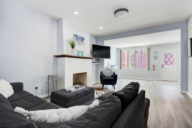 Primary Photo - 9 N Weymouth Ave
