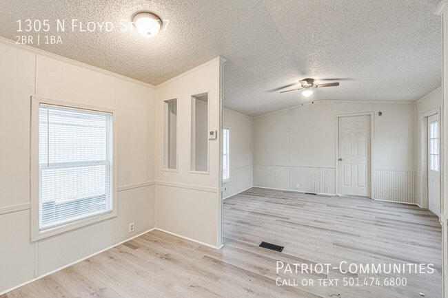 Building Photo - 1305 N Floyd St