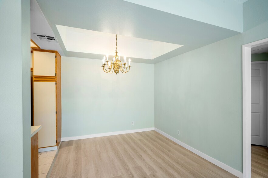 Building Photo - 13801 Oxnard St