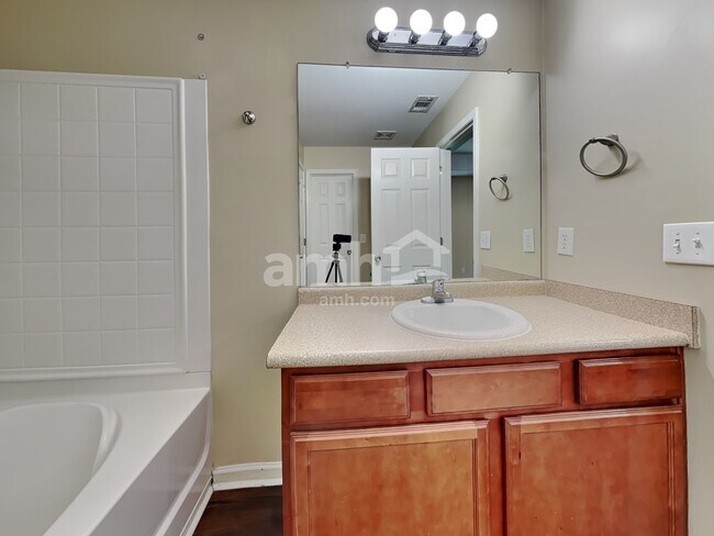 Building Photo - 406 Flint Dr